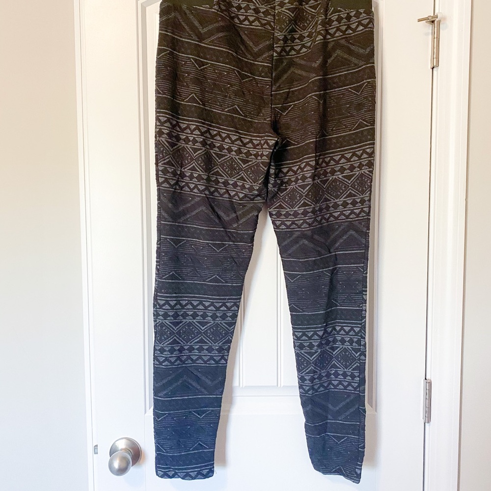⚡️Maurices patterned leggings with control top NWT